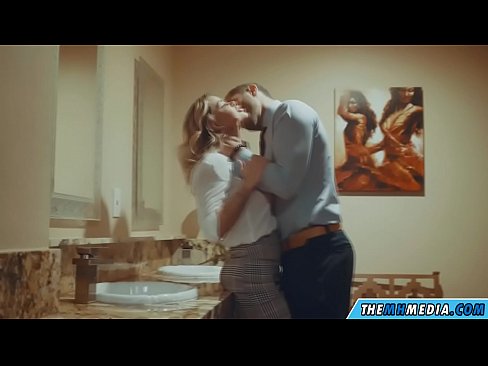 ❤️ Thaum ib tug busty blonde ntxias koj nyob rau hauv ib tug pej xeem chav dej Sluts ntawm peb Ib ❤